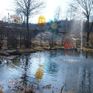 sculptures en verre dans le parc