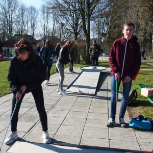 Activité mini-golf : les élèves s´entrainent avant l´arrivée des Allemands