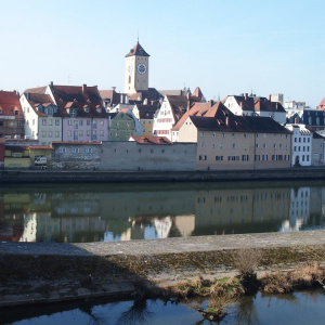 Vue de la ville à partir du pont sur le Danube