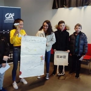 Les vainqueurs ! 1er Prix - Ouest-Optique : Chloé, Camille, Clément, Mathis, Raphaël et Dorian Lunettes avec un système de nettoyage automatique