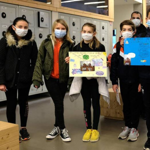 Les élèves de 6e, avec leurs professeurs, ont réalisé des affiches dans le cadre de la campagne électorale.